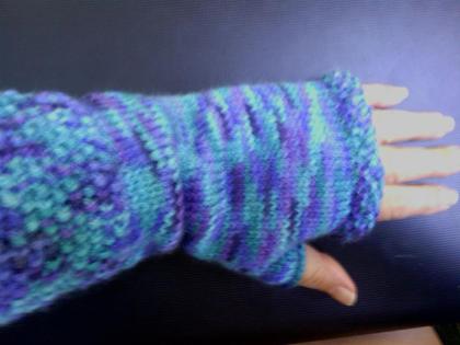 Blue seed stitch fingerless mitts
